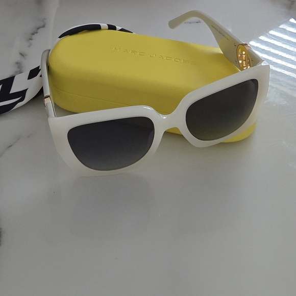 Marc Jacobs White & Grey Logo Accent Women\'s Acetate Sunglasses main image 5